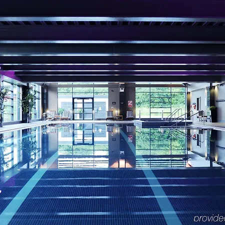 Hotel Village Leeds South 4*