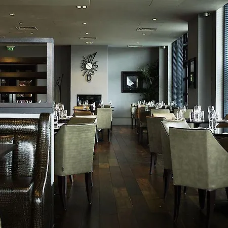 Village Leeds South Hotel 4*