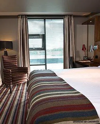 Village Leeds South Hotel 4*