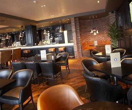 Hotel Village Leeds South 4*