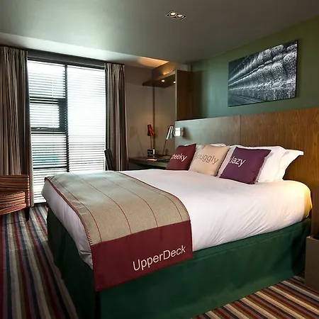 Village Leeds South 4*