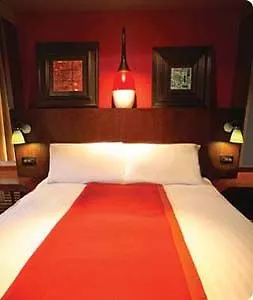 Hotell Village Leeds South