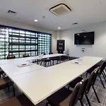 فيليدج ساوث فندق ليدز